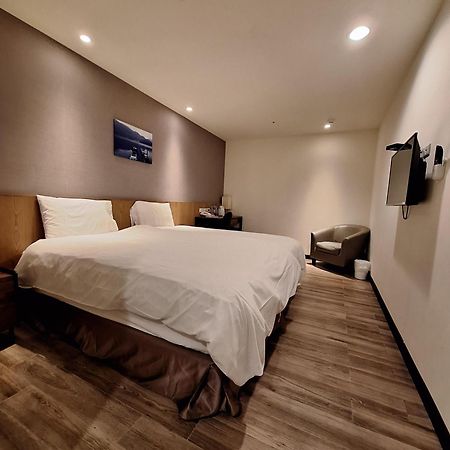 Honest & Warm Hotel Taoyuan Exterior foto