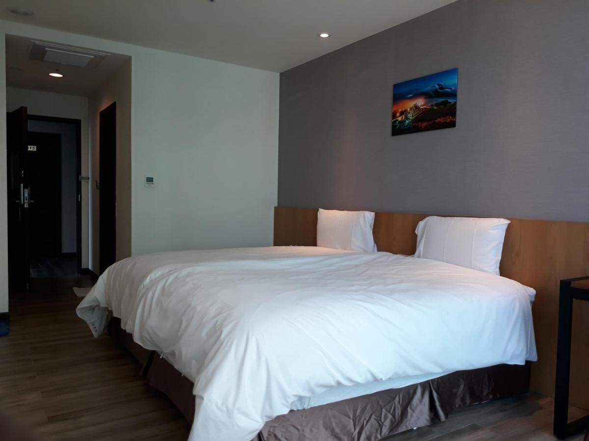 Honest & Warm Hotel Taoyuan Exterior foto