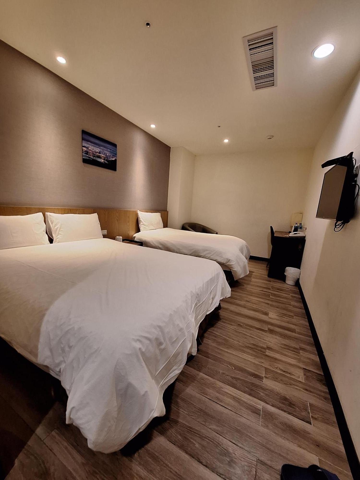 Honest & Warm Hotel Taoyuan Exterior foto