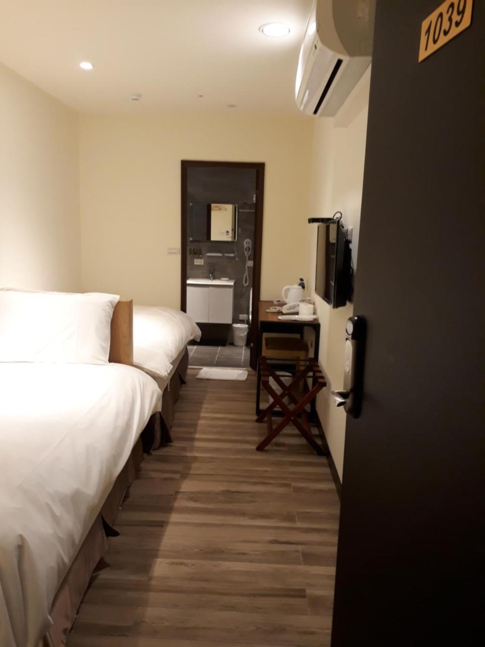 Honest & Warm Hotel Taoyuan Exterior foto